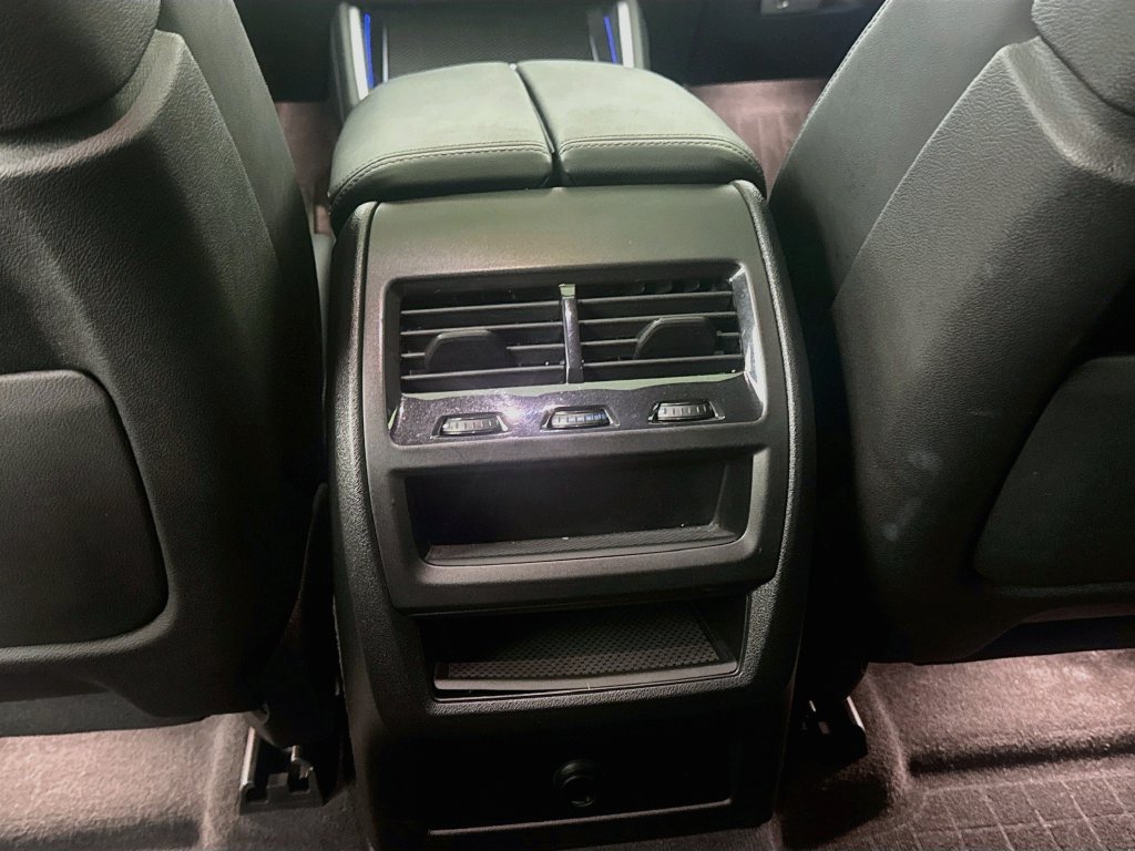 Used 2024 Black BMW M60i image 25