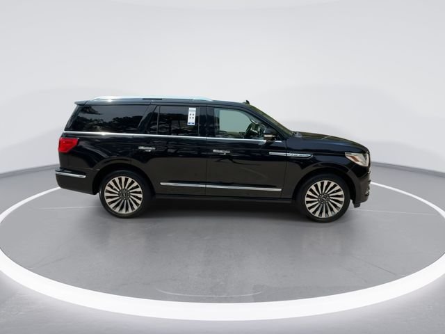 Used 2019 Black Lincoln Reserve image 9