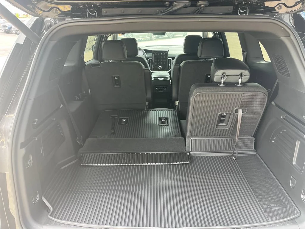 2026 GMC Acadia AT4 - Photo 16