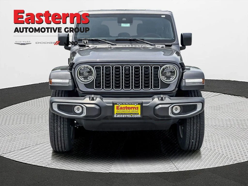 New 2025 Granite Crystal Metallic Clear-Coat Exterior Paint Jeep Sahara image 2