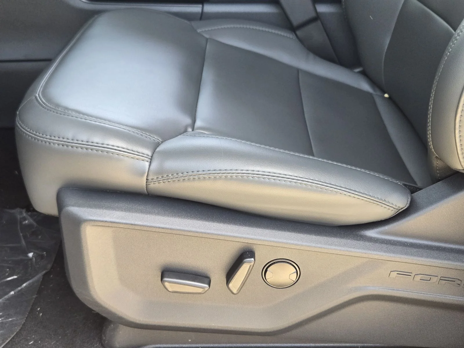 New 2026 Agate Black Metallic Ford MAX Active image 17