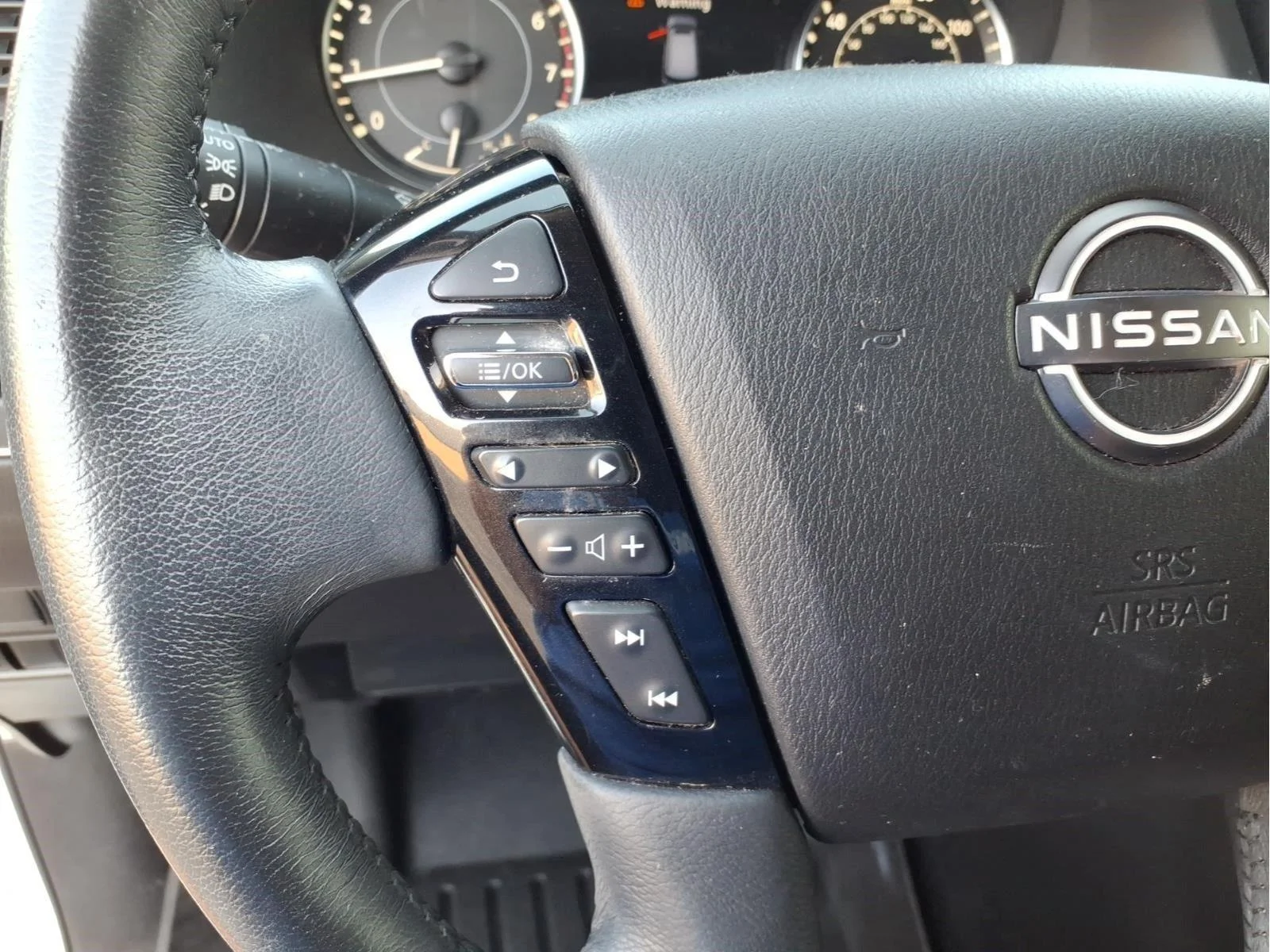 Used 2023  Nissan SV image 21