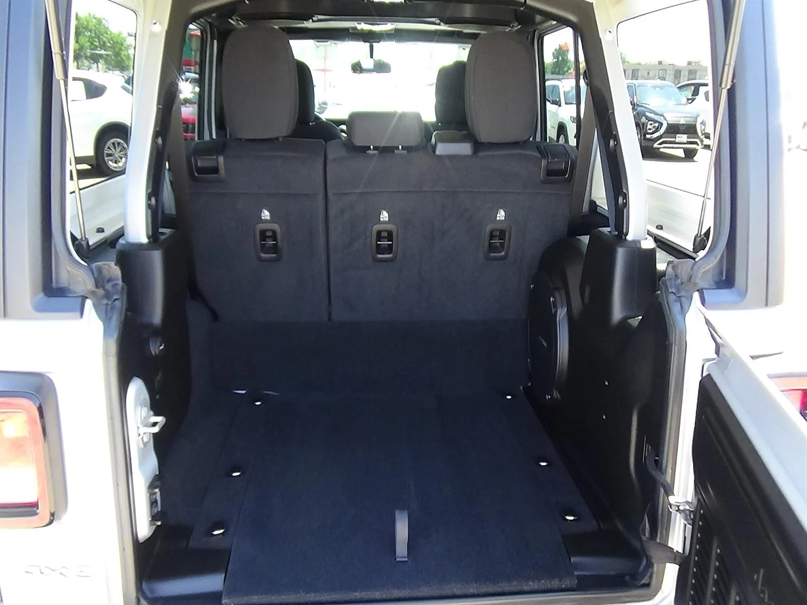 Used 2023 Silver Zynith Clear Coat (pse) Jeep Willys 4xe image 11