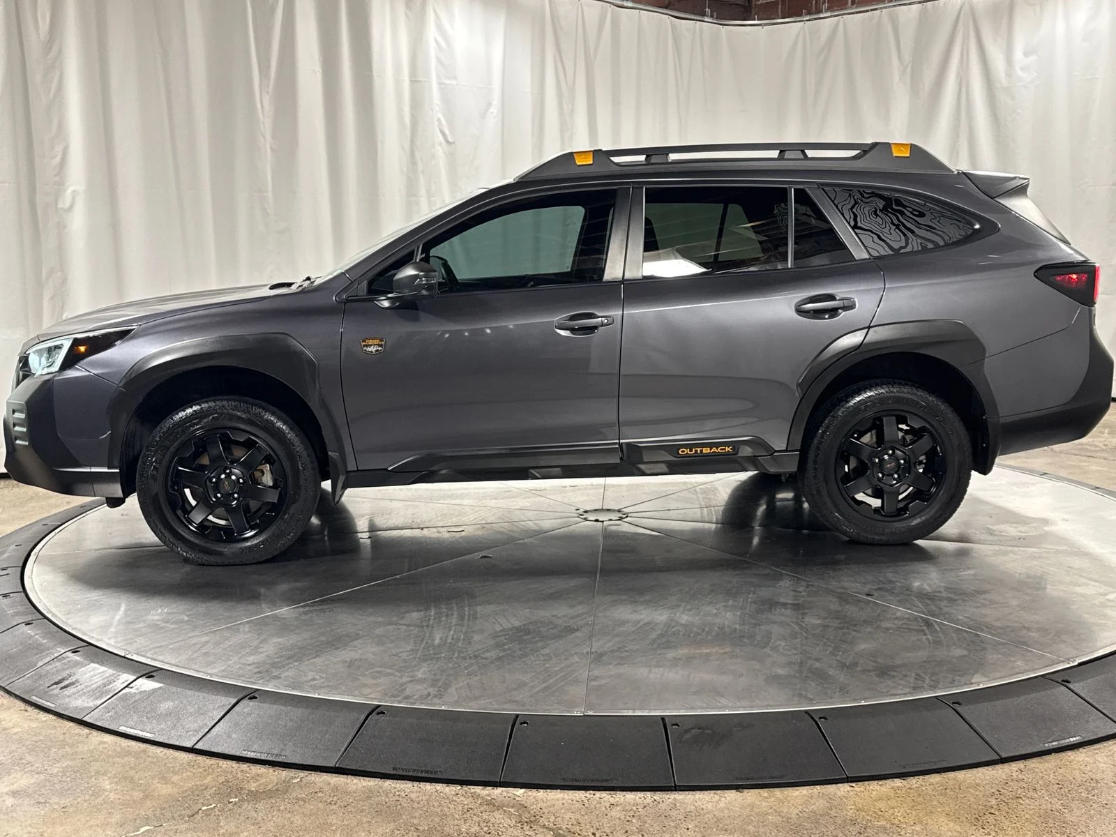 Used 2022 Magnetite Gray Metallic Subaru Wilderness image 8