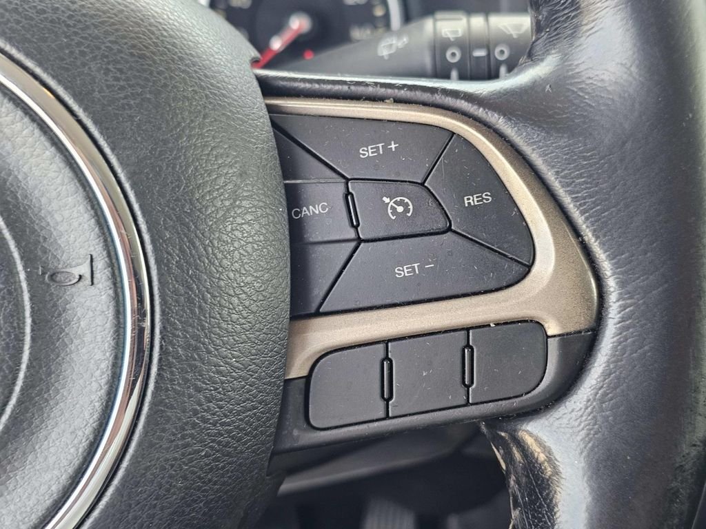 Used 2017 Blue Jeep Latitude image 28