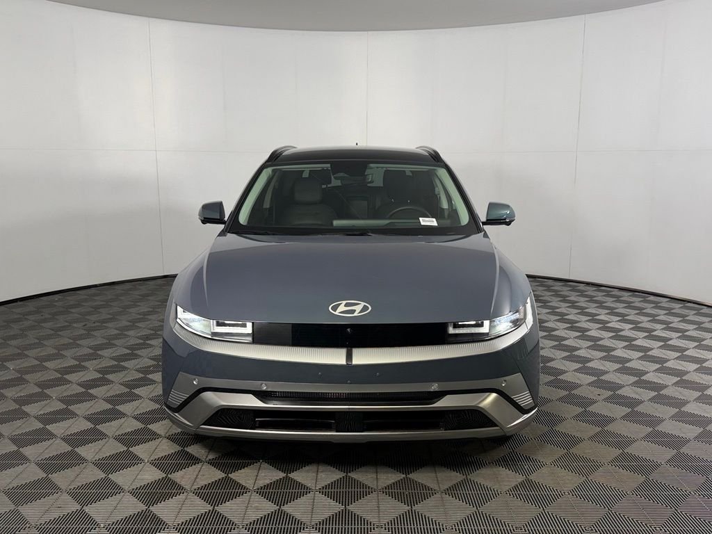 Used 2025 Green Hyundai Limited image 3