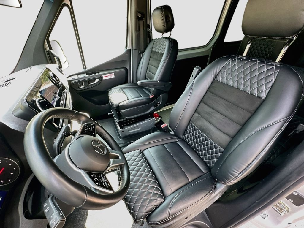 Used 2023  Mercedes-Benz LA West 15 Passenger image 5