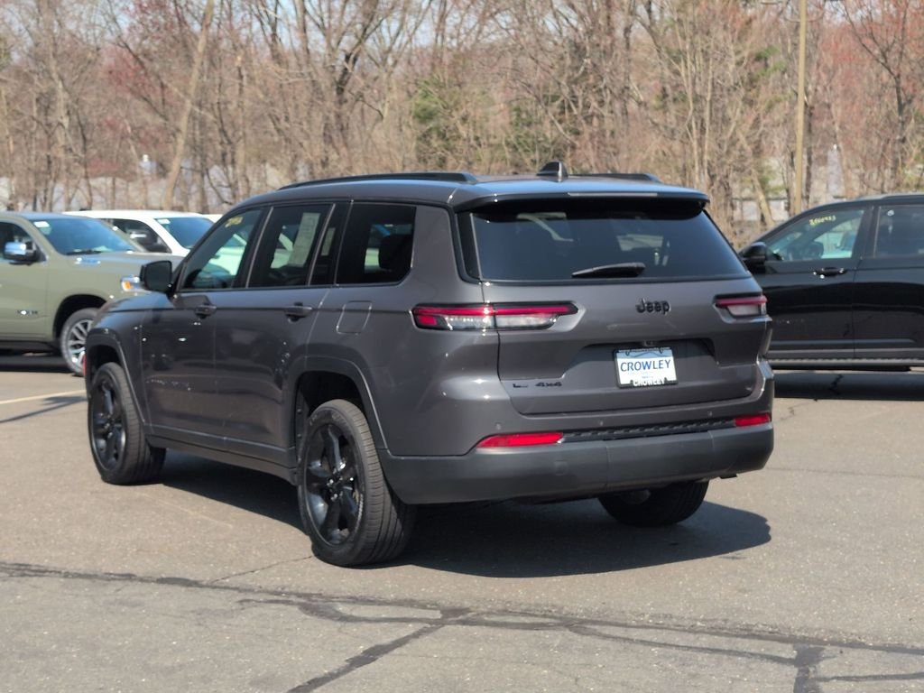 Used 2023 Gray Jeep Altitude image 5
