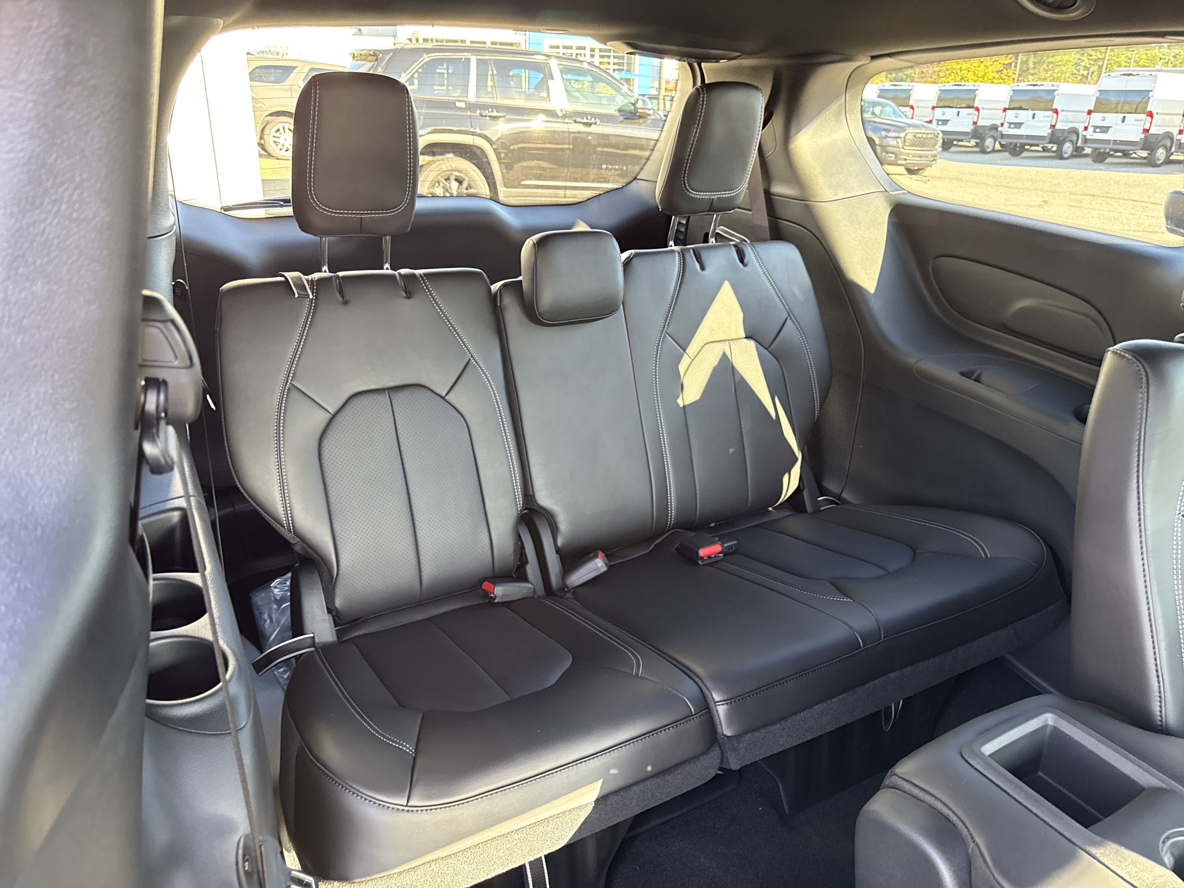 2026 Chrysler Pacifica Select - Photo 11