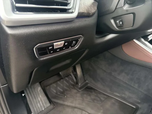 Used 2022 Black BMW xDrive40i image 24