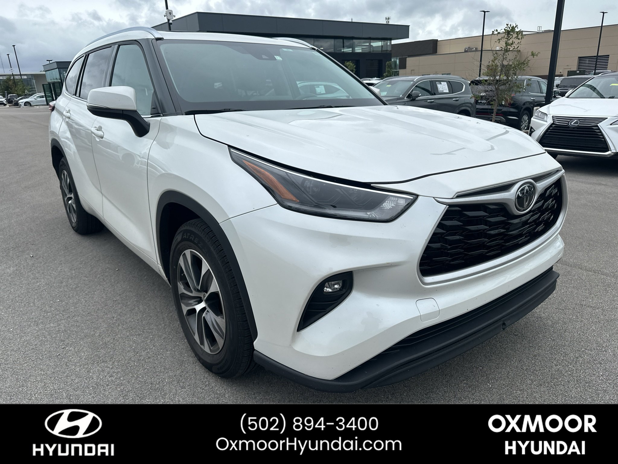 Used 2021 Blizzard Pearl Toyota XLE image 1