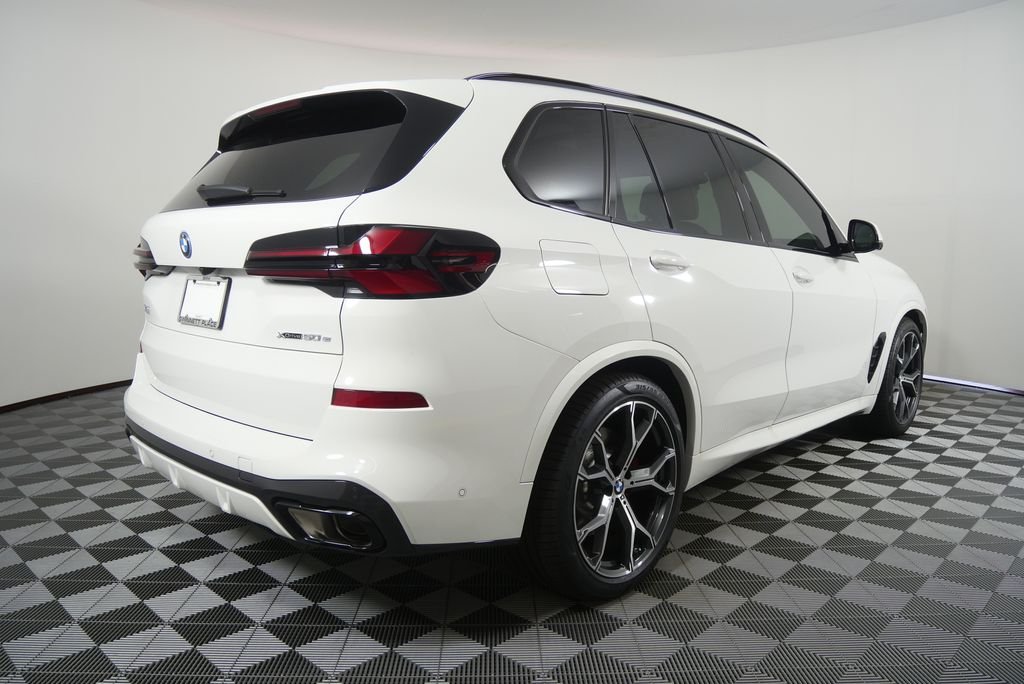 New 2026 Alpine White BMW xDrive50e image 4