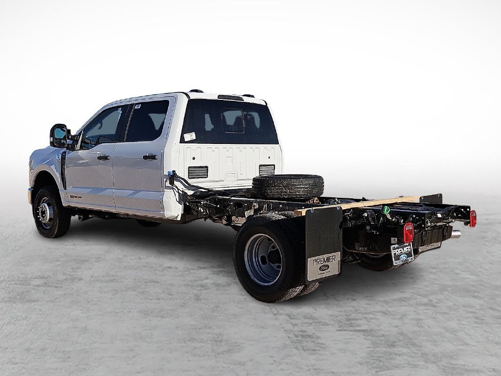 New 2027 Oxford White Ford F-350® XL image 7