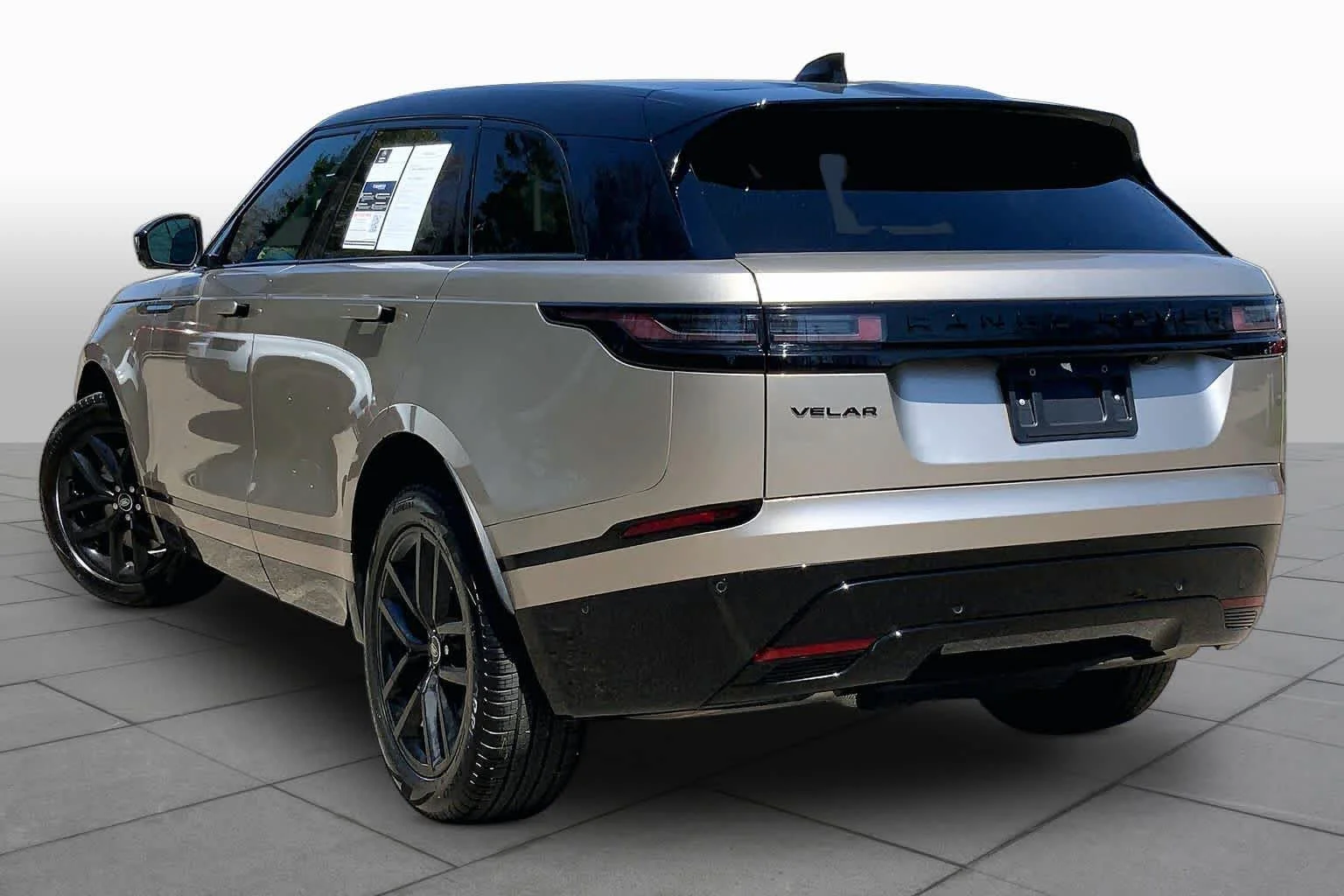 Used 2026 Batumi Gold Premium Metallic Land Rover Dynamic SE image 12