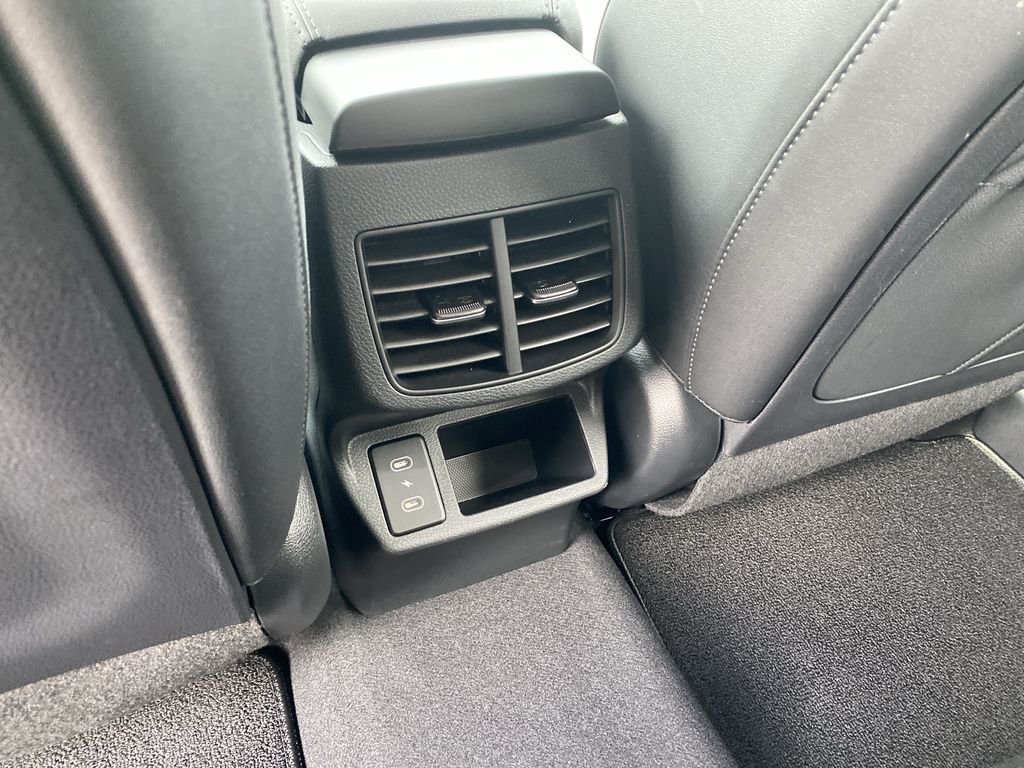 Used 2026 Clear White/Black Roof Kia SX image 29