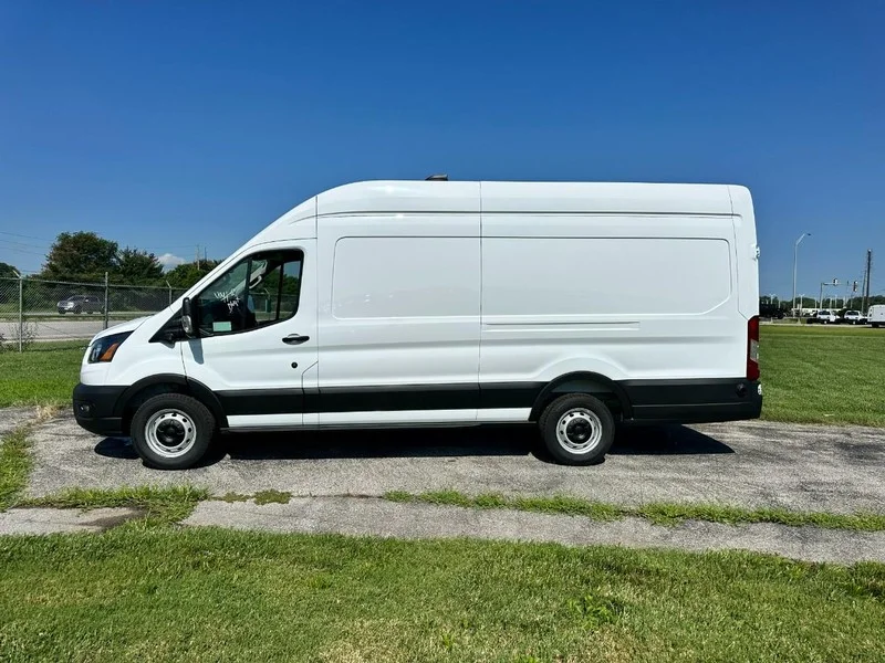 New 2026 Oxford White Ford T-250 148" EL Hi Rf 9150 GVWR RWD image 2