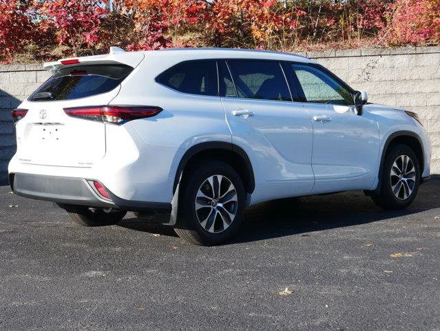2022 Toyota Highlander XLE - Photo 8