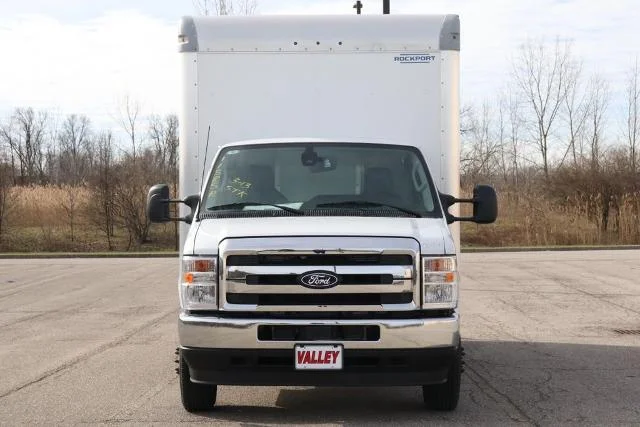 New 2027 Oxford White Ford E-450 DRW image 36