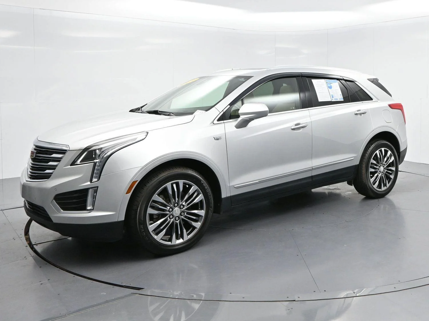 Used 2019 RADIANT SILVER METALLIC Cadillac Luxury FWD image 8