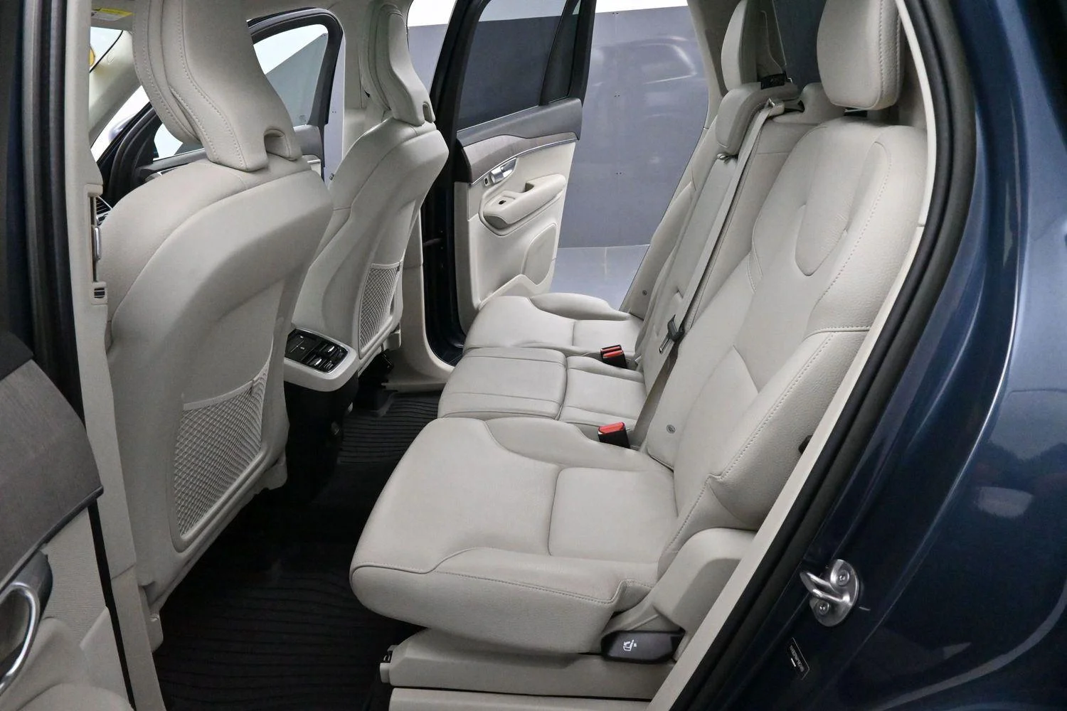 Used 2023 Blue Volvo Plus image 27