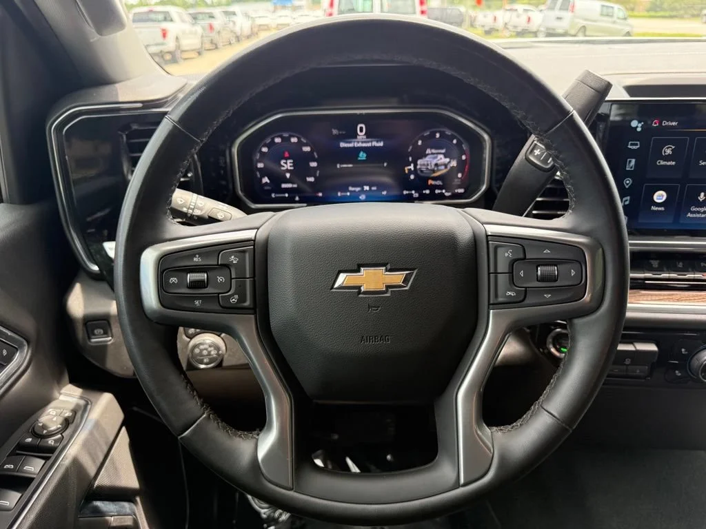 Used 2026 Summit White Chevrolet LT DRW image 14