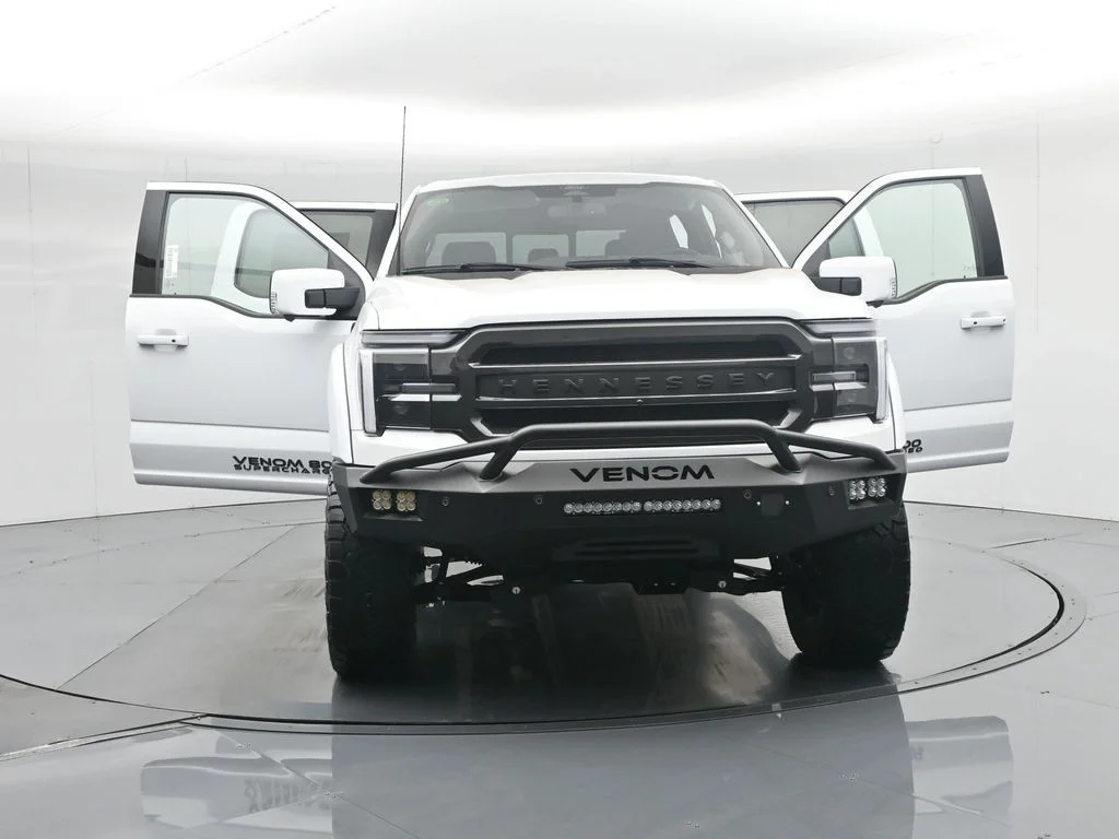 New 2025 Oxford White Ford Lariat image 34