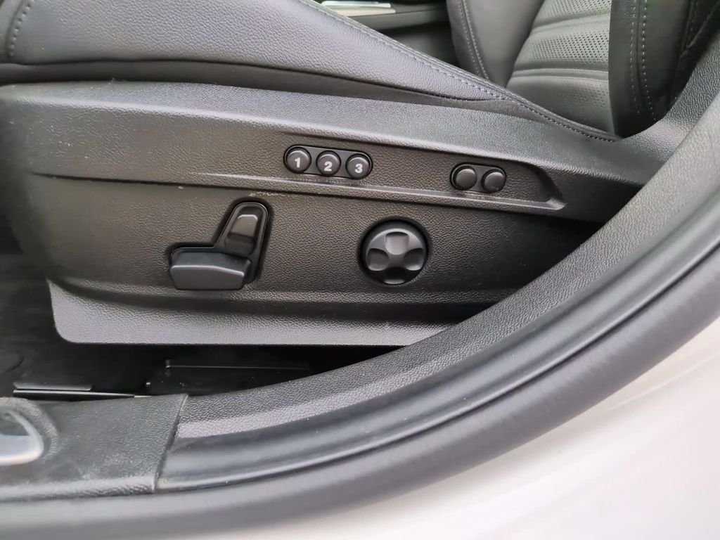 Used 2024 White Alfa Romeo Veloce image 26