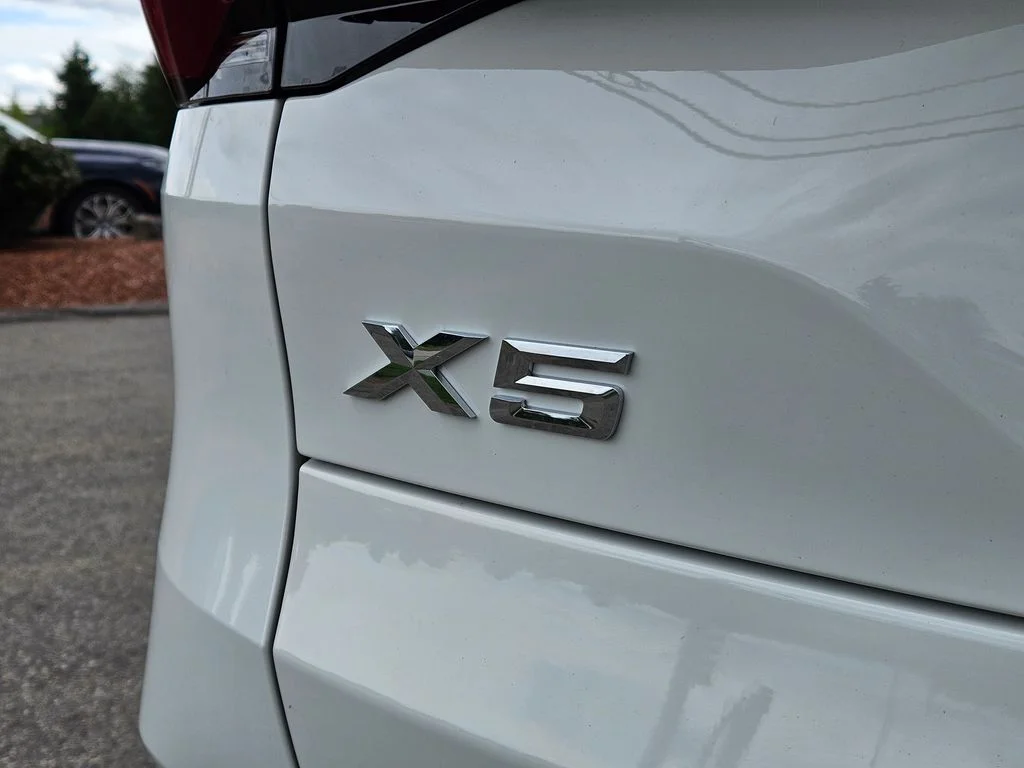 Certified Used 2024 White BMW xDrive40i image 10