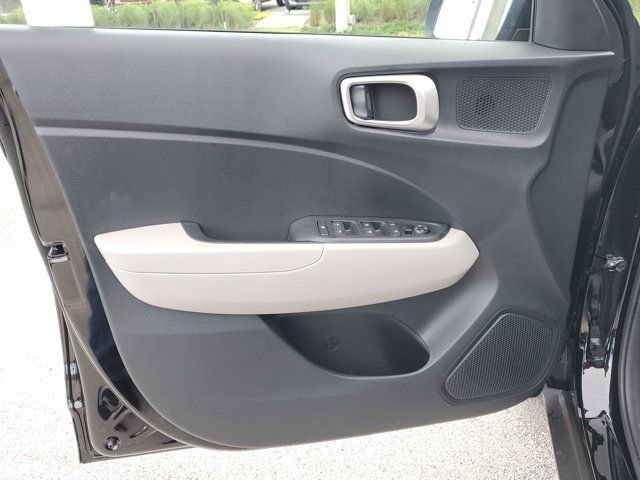 2025 Hyundai Venue SEL - Photo 16
