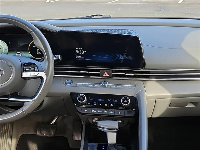 Used 2023  Hyundai SEL (IVT) image 11
