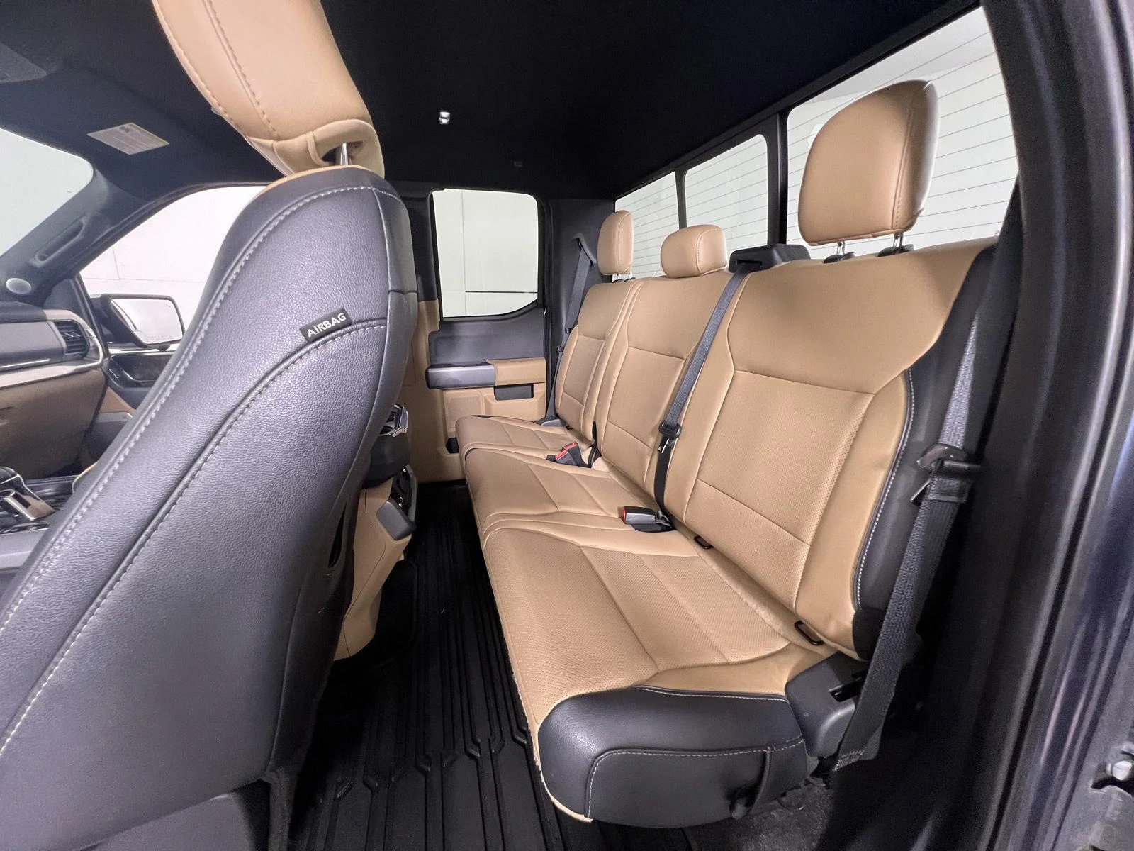 Used 2022 Smoked Quartz Metallic Tinted Clearcoat Ford LARIAT image 20