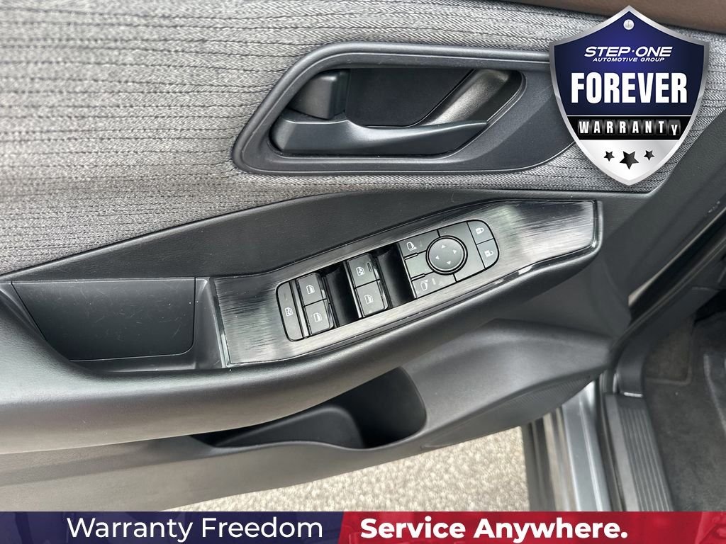 Used 2023 Gray Nissan S image 12