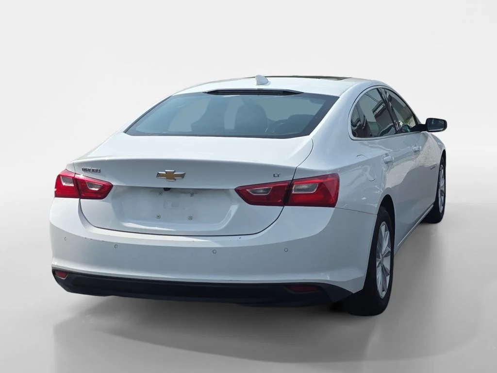Used 2024 Summit White Chevrolet LT image 8