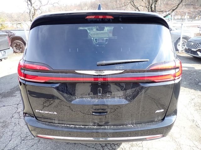 New 2026 Diamond Black Crystal Pearl-Coat Exterior Paint Chrysler Select image 4