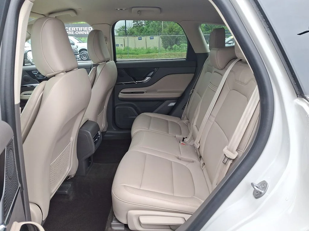 Certified Used 2023 Pearl Metallic Lincoln Standard image 10