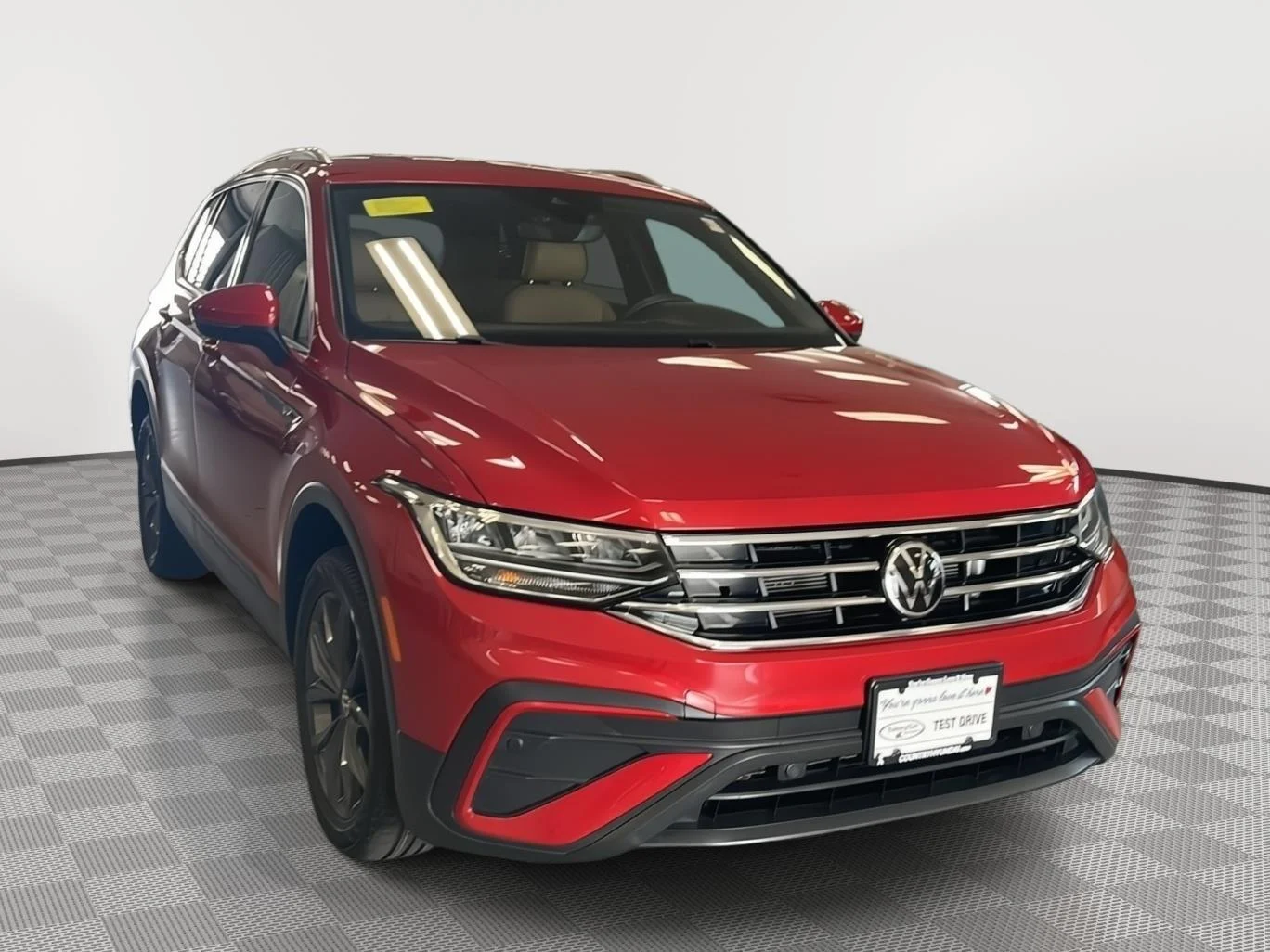Used 2023 Kings Red Metallic Volkswagen SE image 4