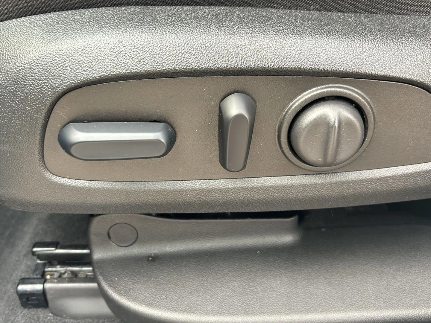 Used 2023 Summit White GMC AT4 image 18