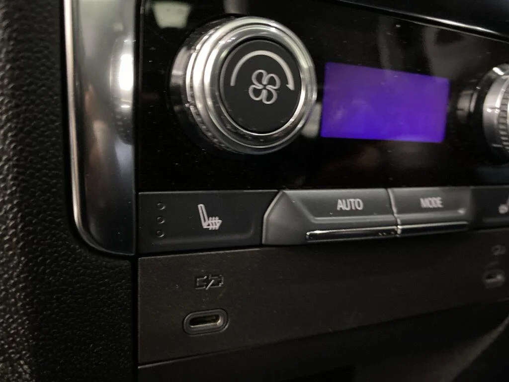 Used 2025 Onyx Black GMC AT4 image 30