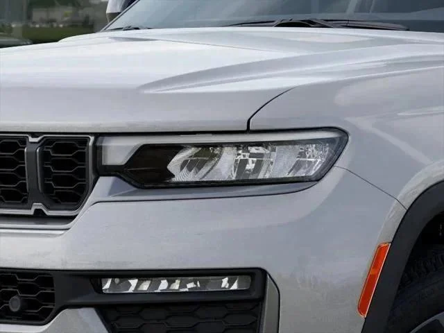 New 2026 Silver Zynith Exterior Paint Jeep Limited image 88