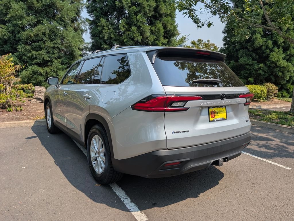 Used 2024 Silver Toyota XLE image 8