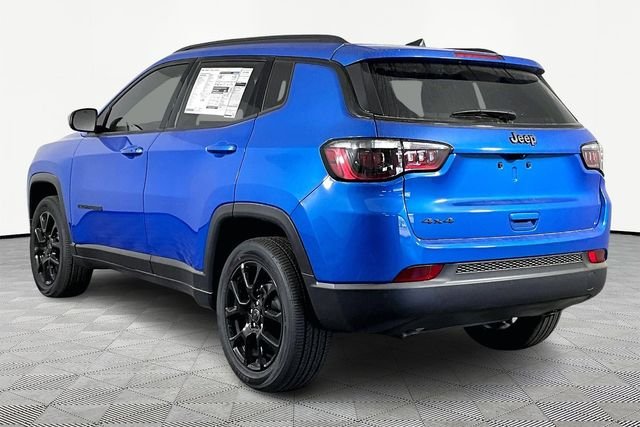 New 2026 Hydro Blue Pearl-Coat Exterior Paint Jeep Latitude image 4
