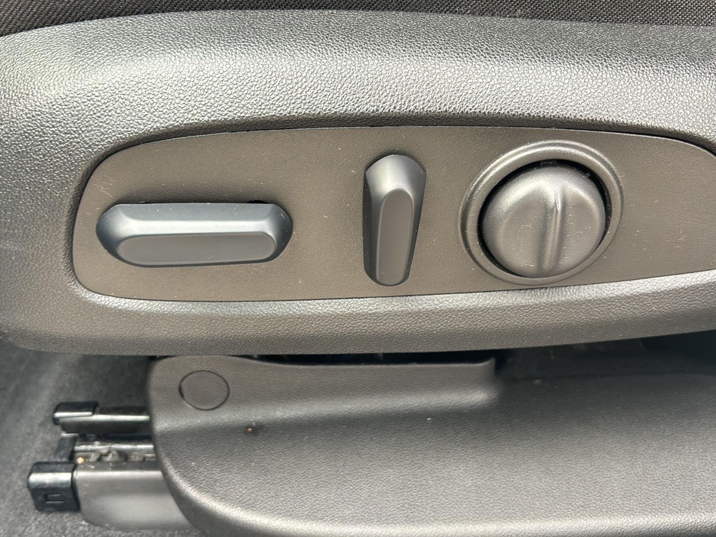 Used 2023 Summit White GMC AT4 image 18