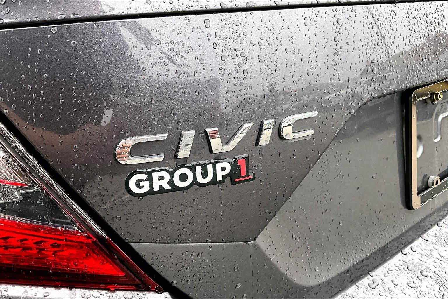 Used 2018 Modern Steel Metallic Honda  image 33