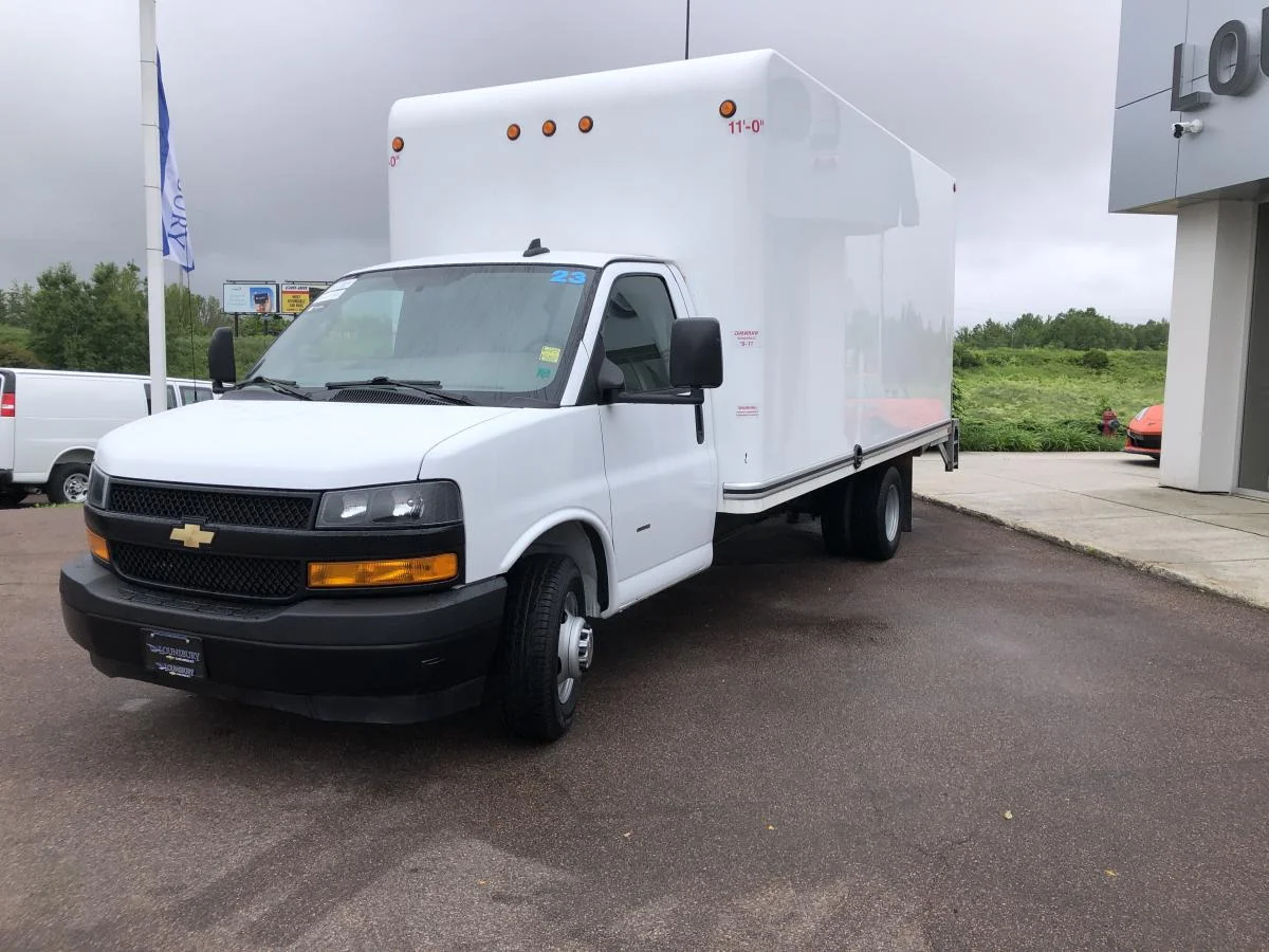 Used 2023 White Chevrolet 3500 Van 177 image 4