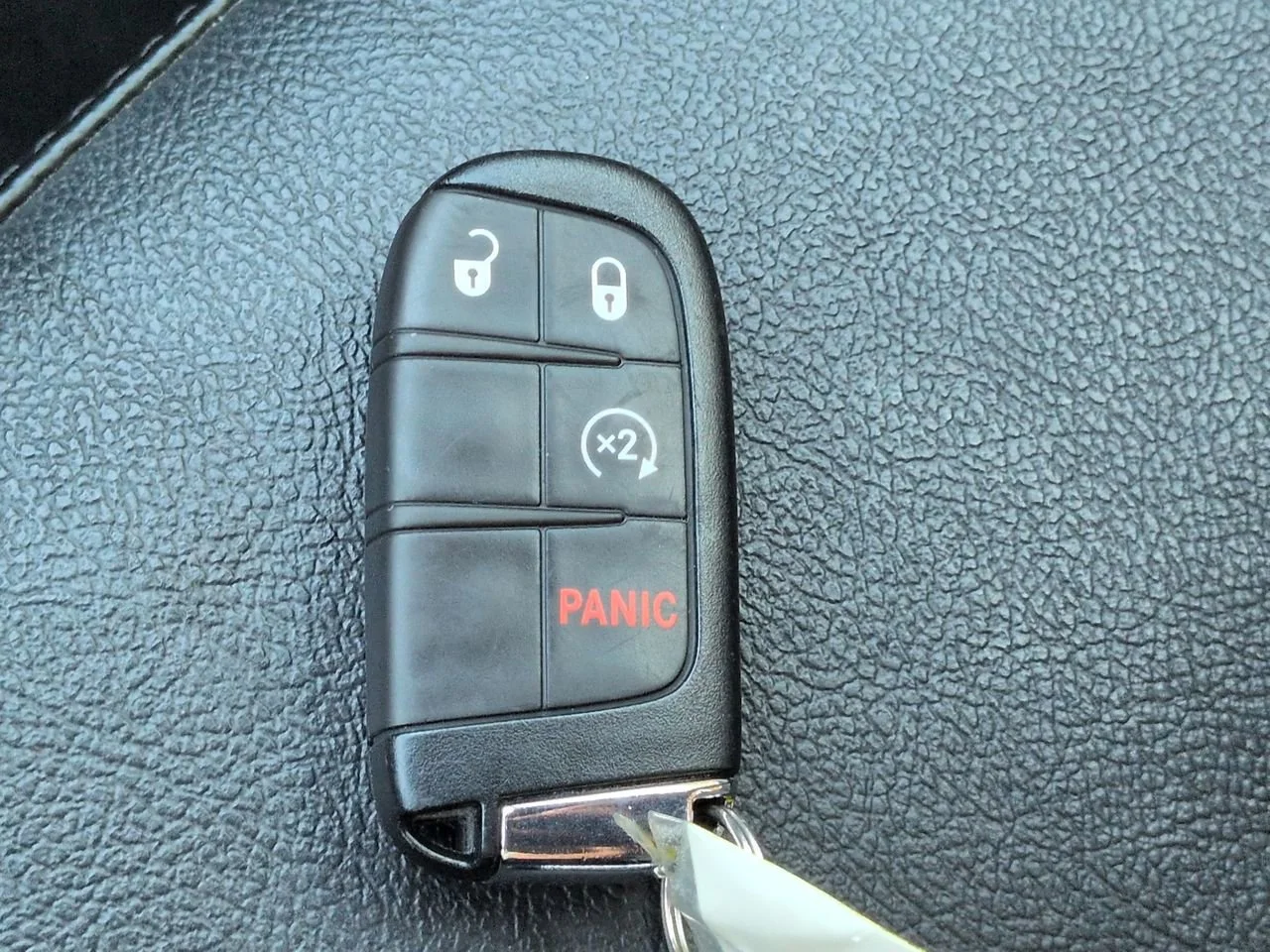 Used 2023 Redline Pearlcoat Jeep Limited image 26