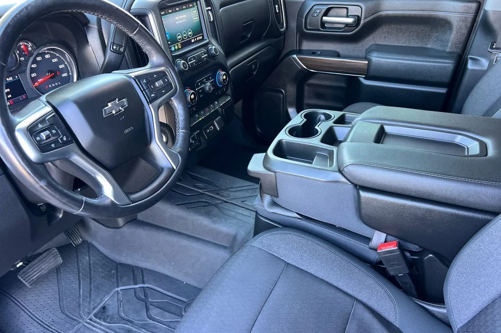 Used 2019 White Chevrolet RST image 13