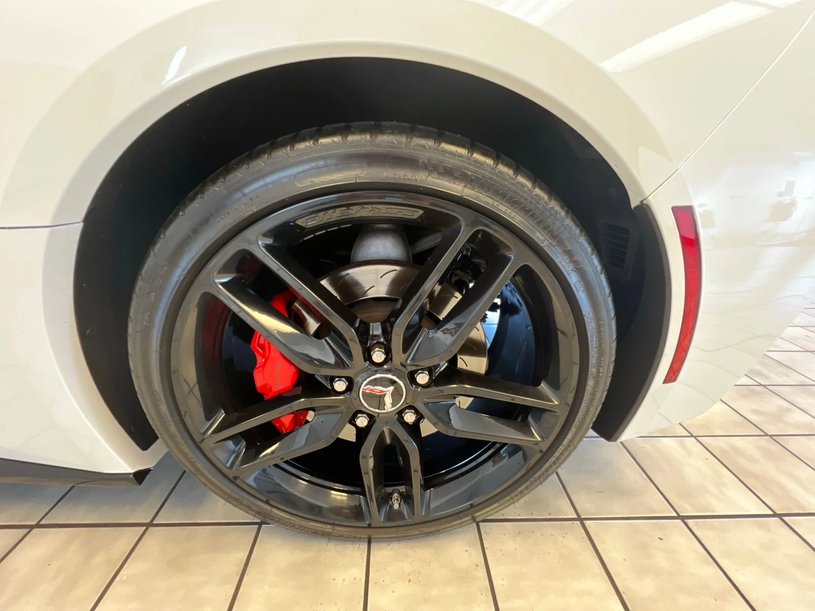 Used 2014 Arctic White Chevrolet Z51 image 21