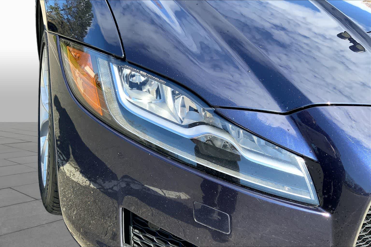Used 2018 Loire Blue Metallic Jaguar 35t Prestige image 27