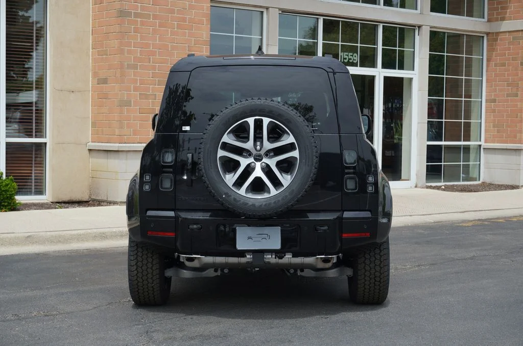 Used 2026 Black Land Rover X-Dynamic SE image 5