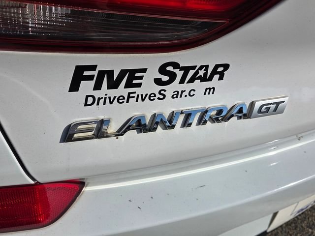Used 2018 White Hyundai Base image 11